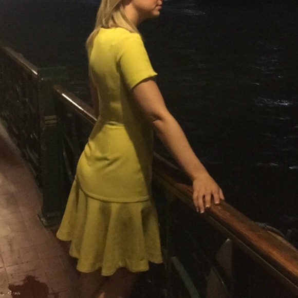 LIKE NEW: YELLOW DRESS - Picture 2 of 12